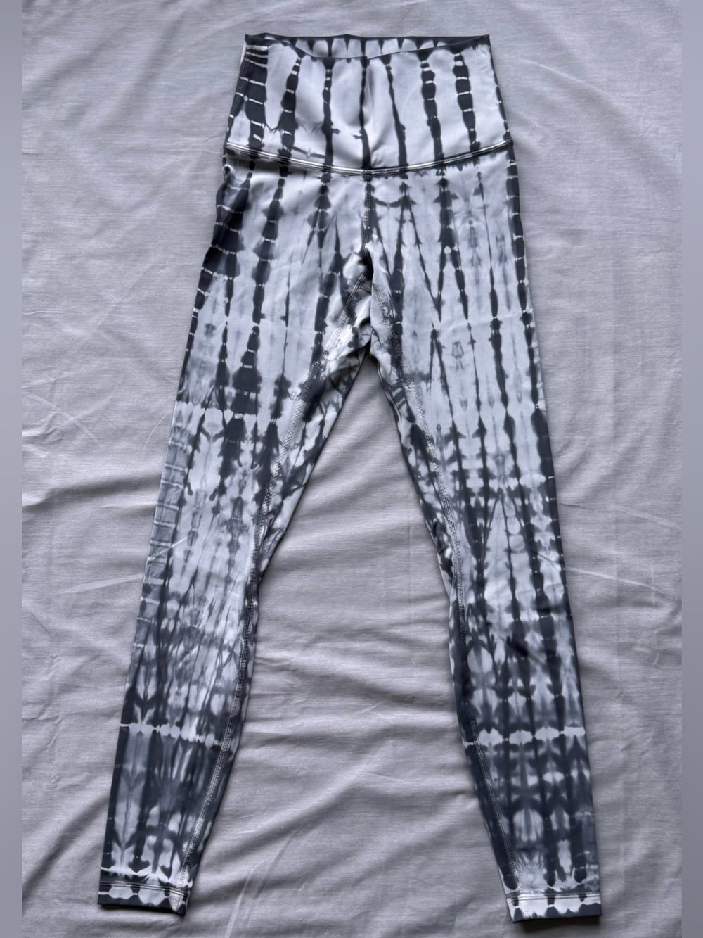 NWOT Lululemon Wunder Under HR 25” Black White Tie Dye Leggings Size 4